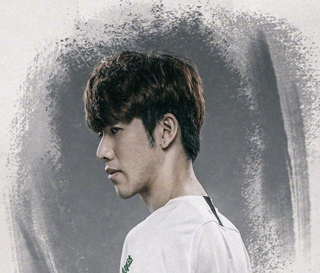 场上拥有更 场上拥有更